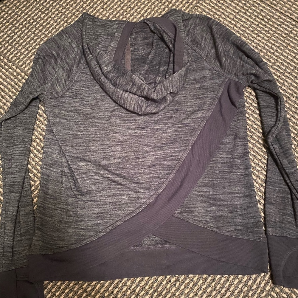 Super cute Athleta girl workout top